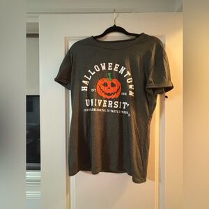 ⭐️ 5 For $25 Halloweentown University Graphic Tee (M)